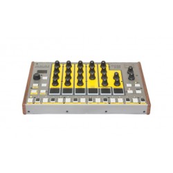 AKAI TOM CAT