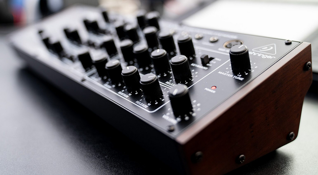 Behringer Pro-800